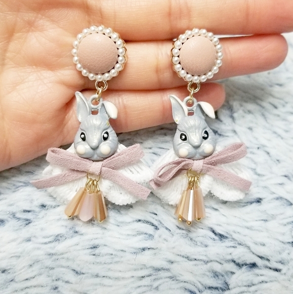 BohemianMermaid Jewelry - 🔥LAST 1🔥NEW WINTER BUNNY DROP EARRINGS